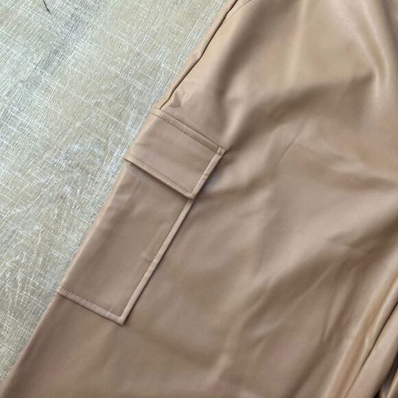 Halogen NWT Wide Leg Faux Leather Cargo Pants Womens XL Taupe Career Going Out - Picture 10 of 15